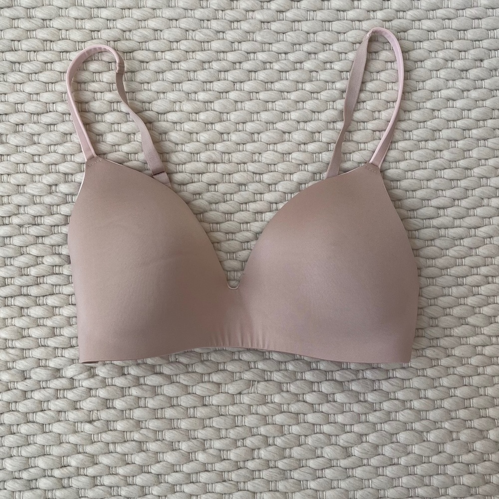 Chantelle Womens Soft Touch Smooth Wireless Bra 34D Nude/Pink Adjustable Straps